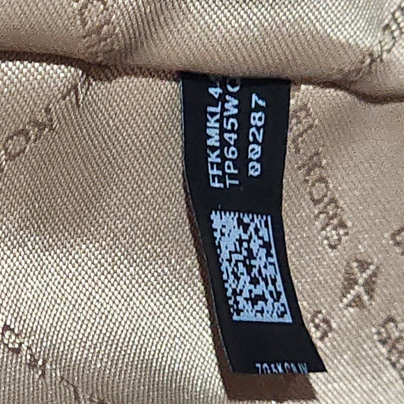 MICHAEL KORS | Carmen Tote Bag | Faux Saffiano Leather | Mulberry - Picture 14 of 14